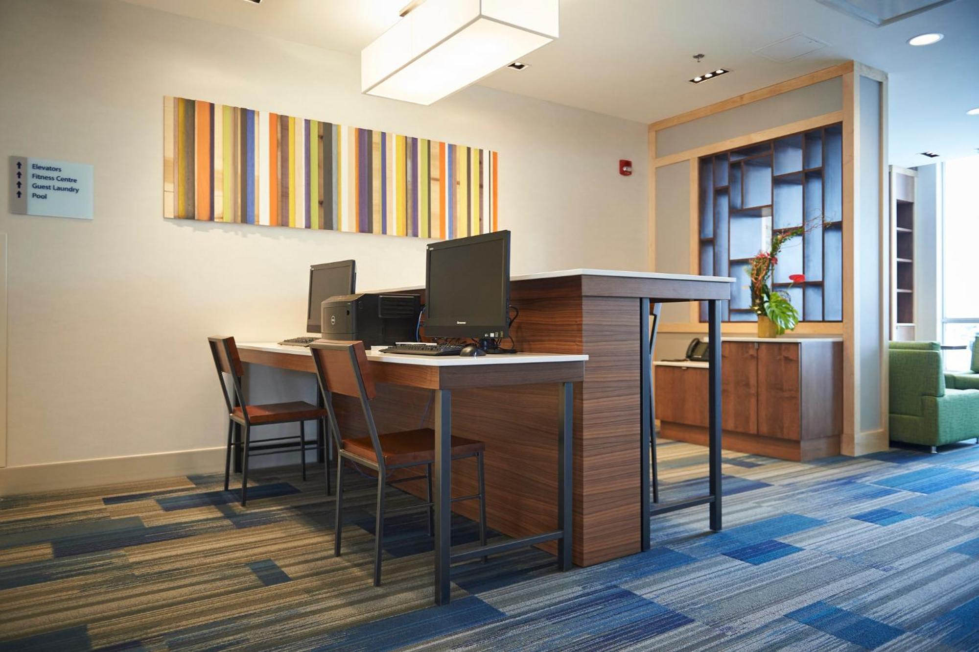 Holiday Inn Express & Suites St. John'S Airport By Ihg Esterno foto